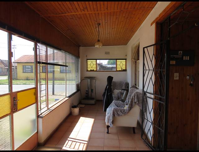 3 BEDROOM FREEHOLD FOR SALE IN BURGERSHOOP